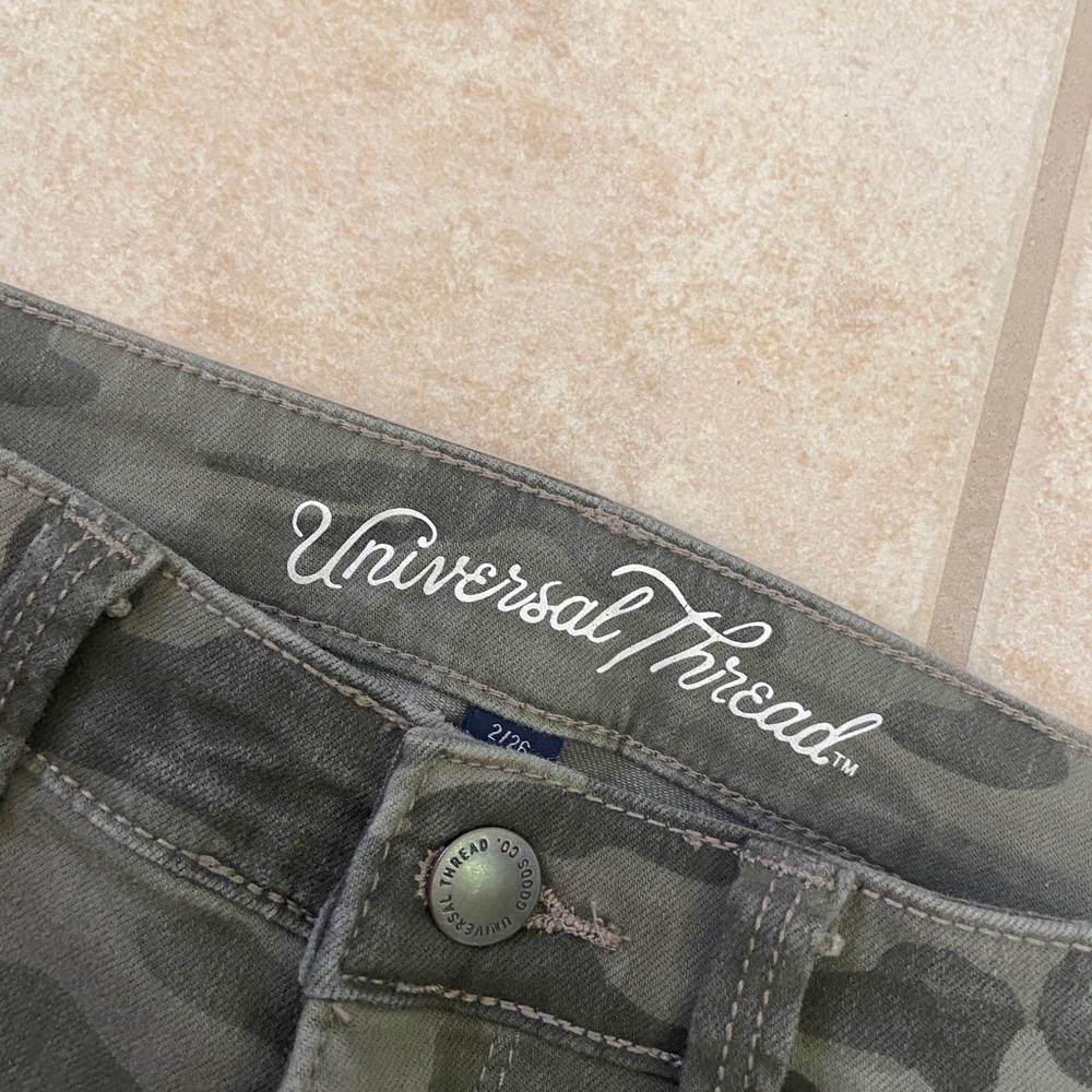 Universal Thread camo jeans